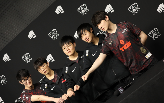 队的稳定收 队的稳定收